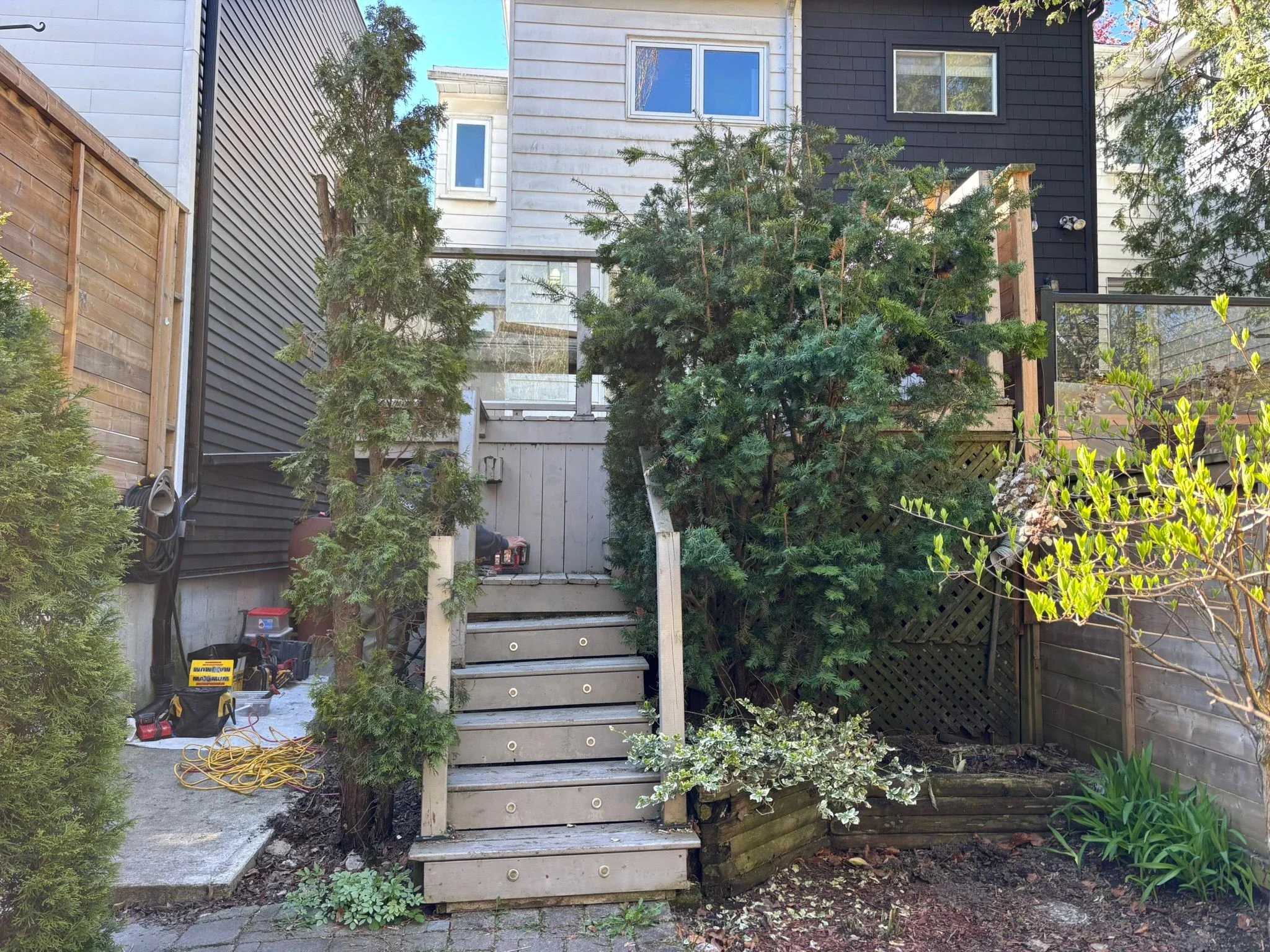 Composite Glass Railing Deck — photo
